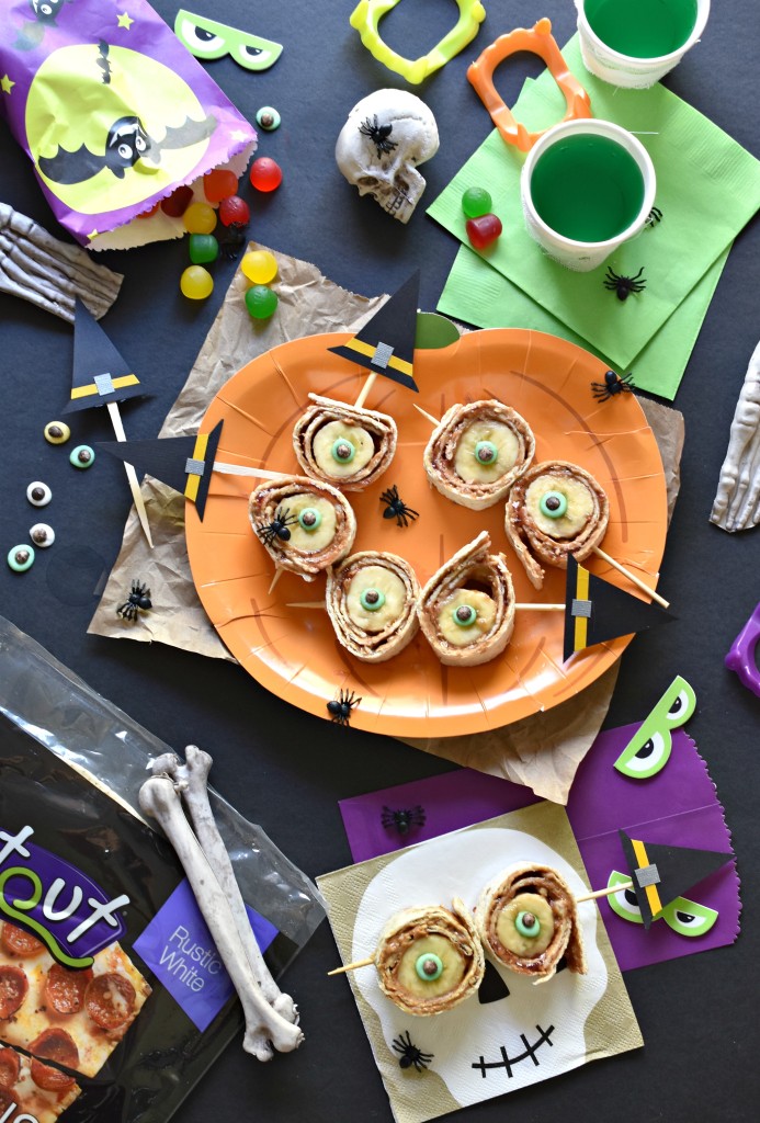 Creepy Eyeball Roll Ups made with sunflower see butter, jelly, bananas, and FlatOut bread. It's a great snack idea to bring to your kid's classroom!