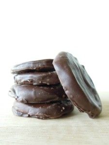 A remake of your favorite Girl Scout cookies, these Thin Mints are free of gluten and safe for that belly!