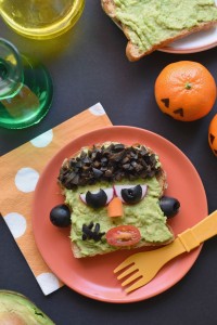 How silly and fun are these Frankenstein Avocado Toasts!
